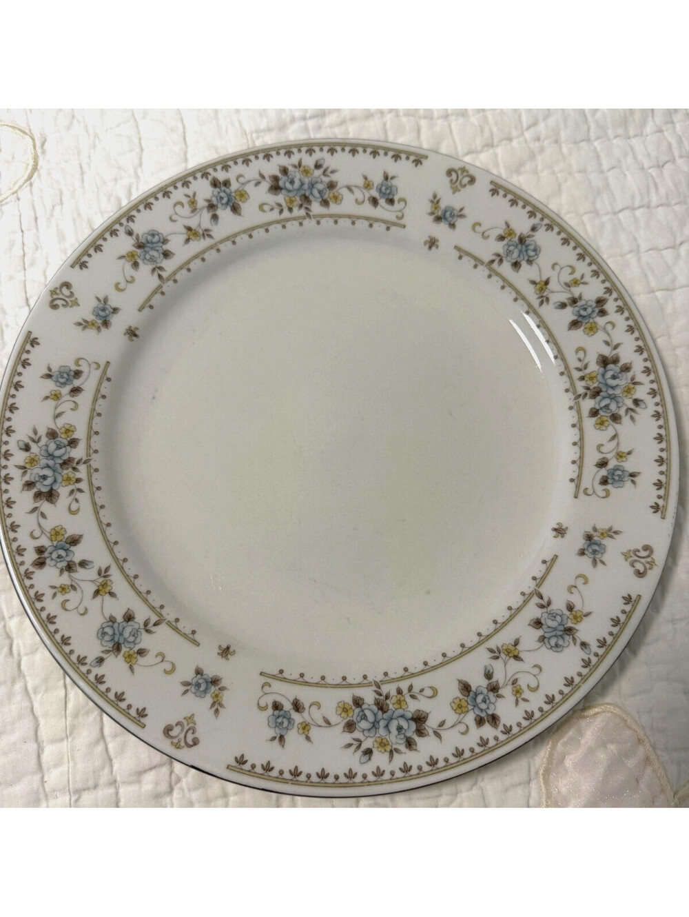 Dynasty China Dorchester Dinner Plate 10.5" DYNDOR Blue Flowers Fleur De Lis